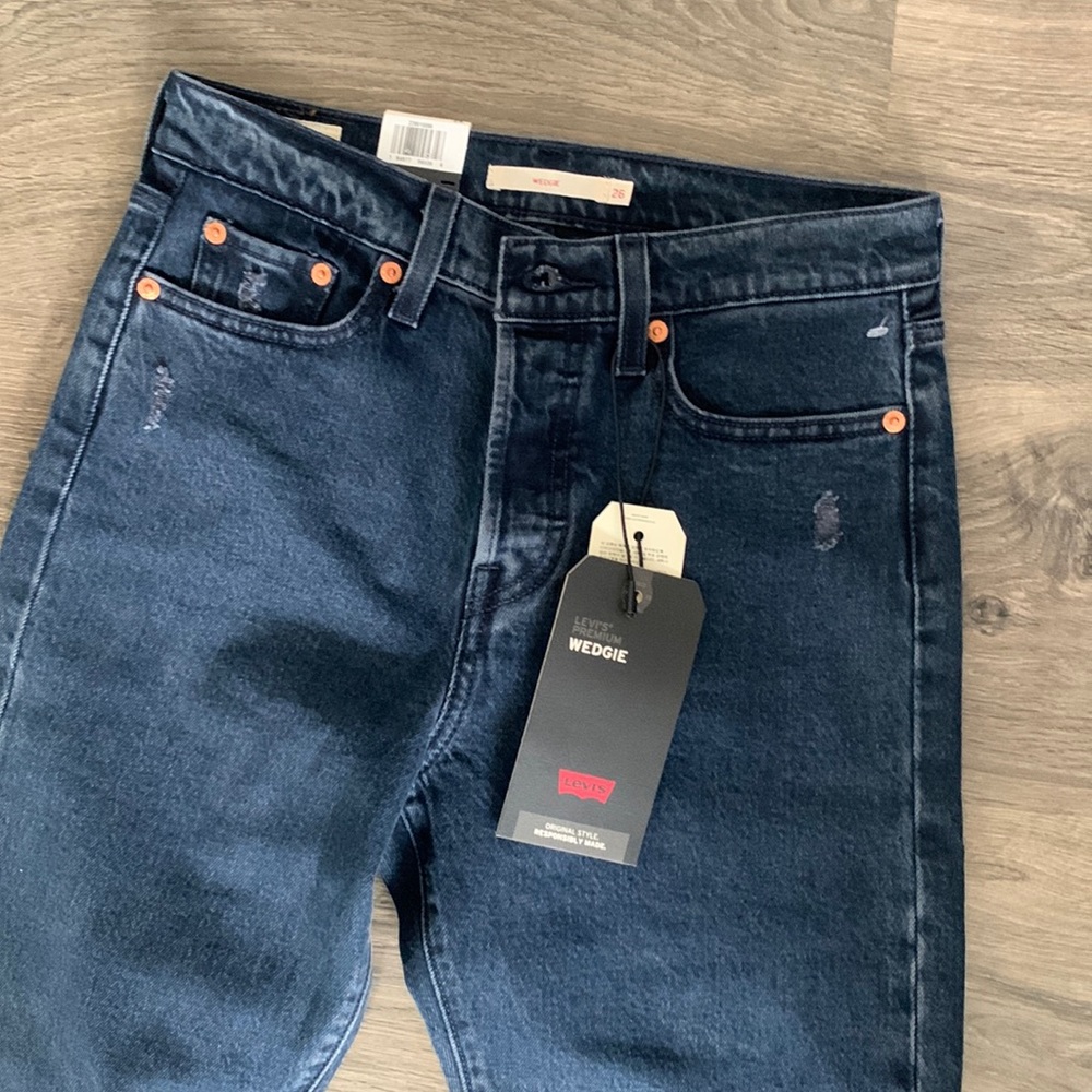 Levi’s wedgie high rise taper size 26 nwt